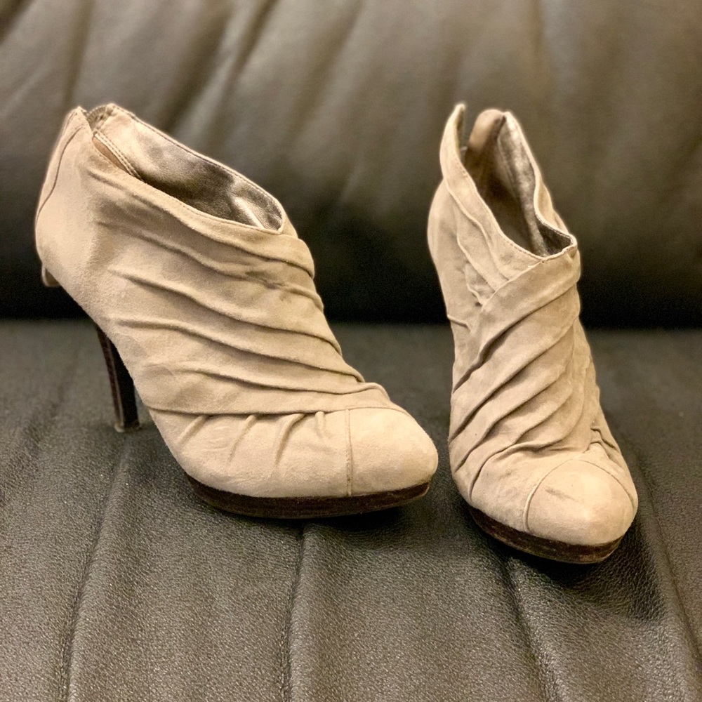 Banana Republic suede gray heeled booties size 6.5